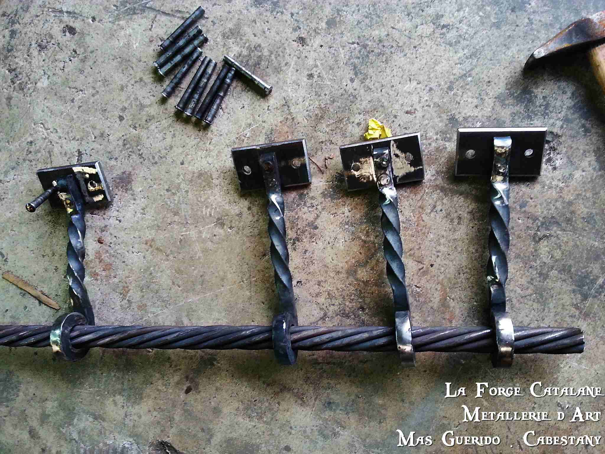 detail main courante cavalier torsade et main courante rondins fer forge catalane.jpg